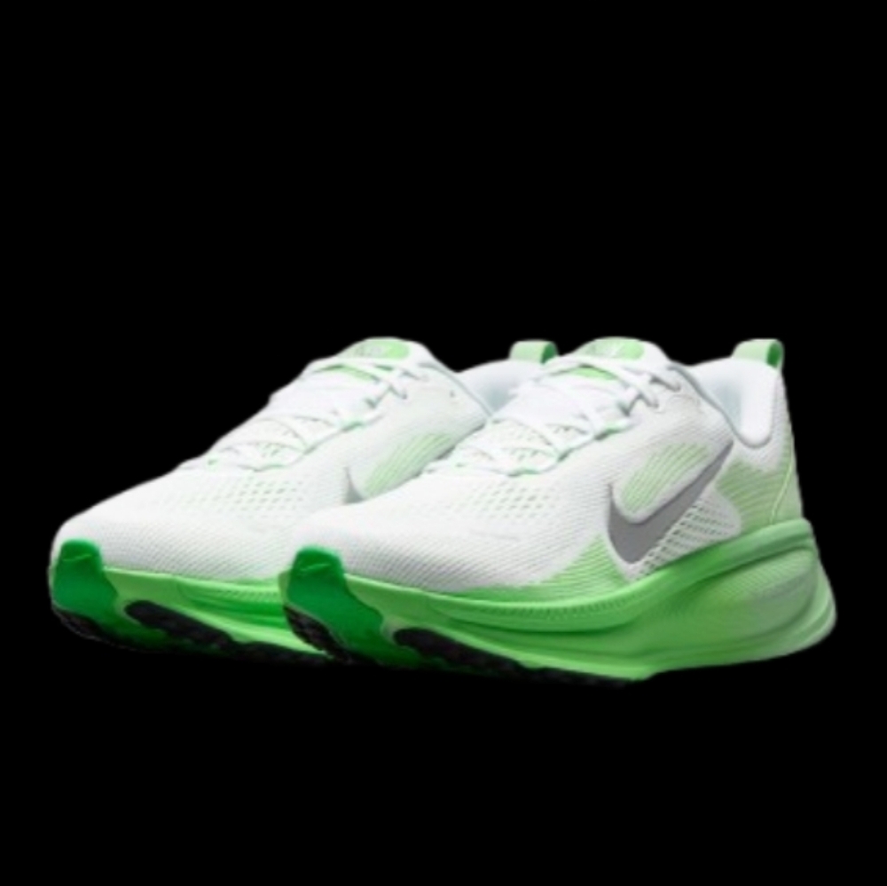 Nike Air Zoom Vomero 18 Running Womens Size 7.5 White Green Silver